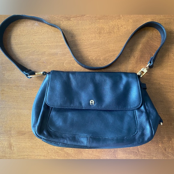 Etienne Aigner black shoulder bag - Picture 1 of 6